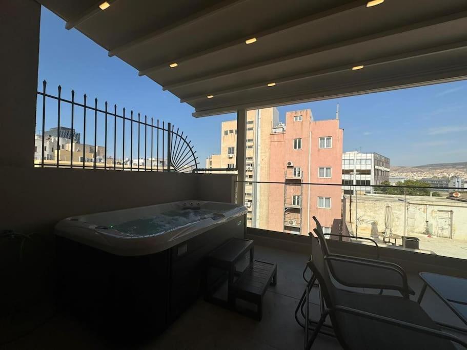 Bluemotion - Portsuite 4a * Piraeus